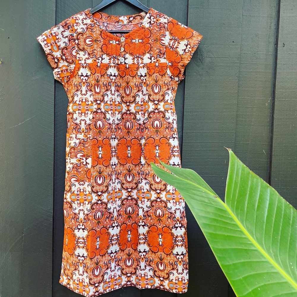 Groovy vintage shift dress fall colors 60’s 70’s hippy chic midi length